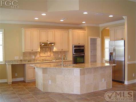 Expansive breakfast bar!