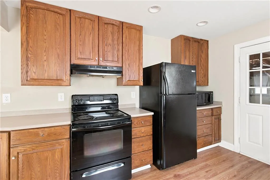 3 bed, 3.0 bath, 1584 sqft, $2,450 — Photo 4