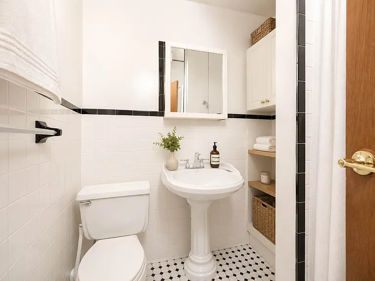 431 Clinton St #2 — Photo 12