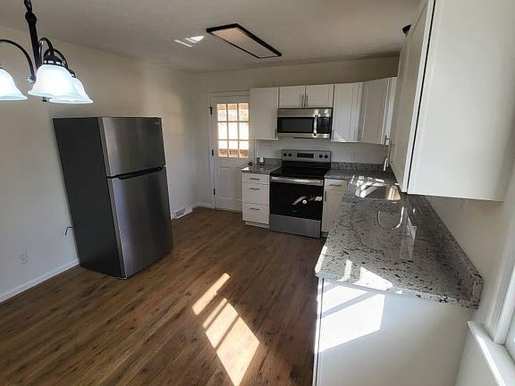 5th image of 430 Hilltop Dr