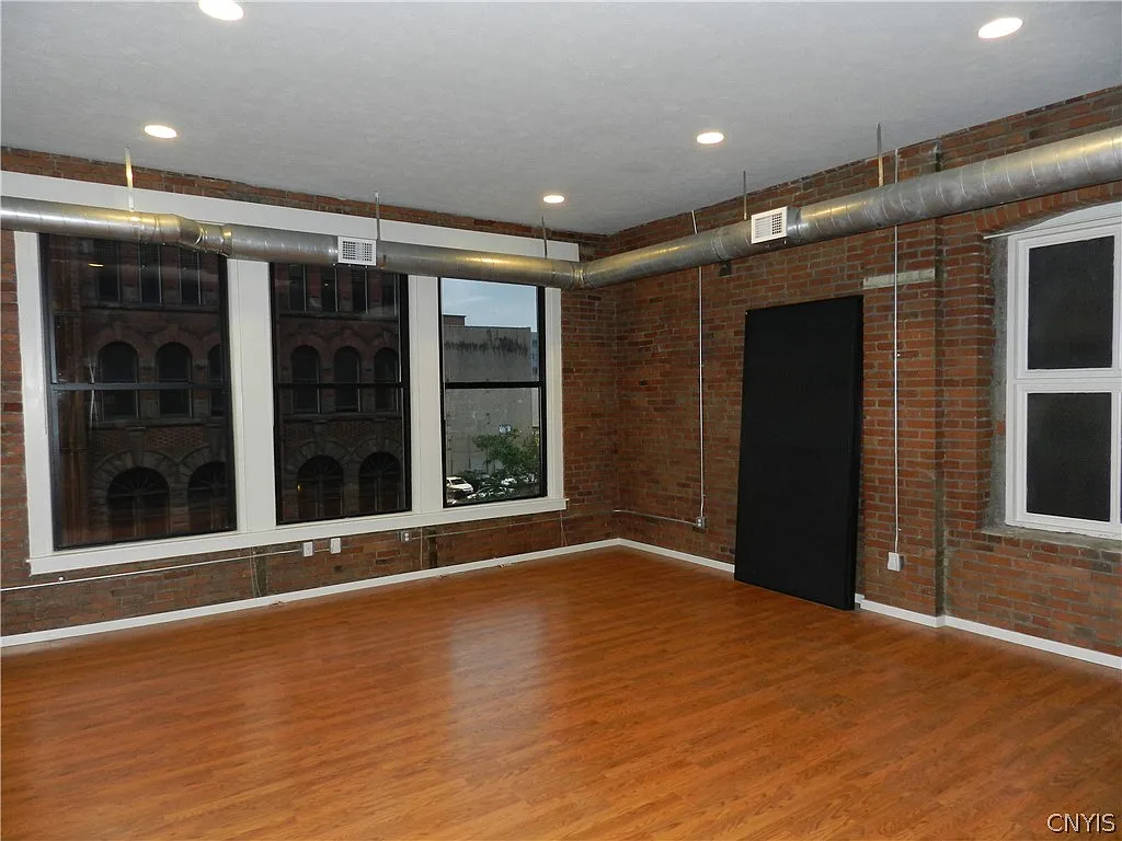 Building Photo - 317 S Clinton St #3A