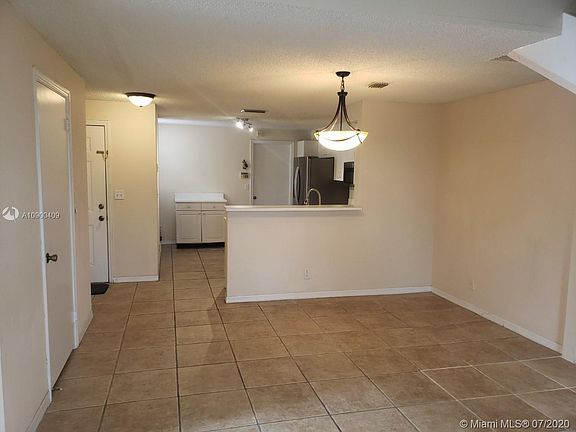 2nd image of 962 Sevilla Cir