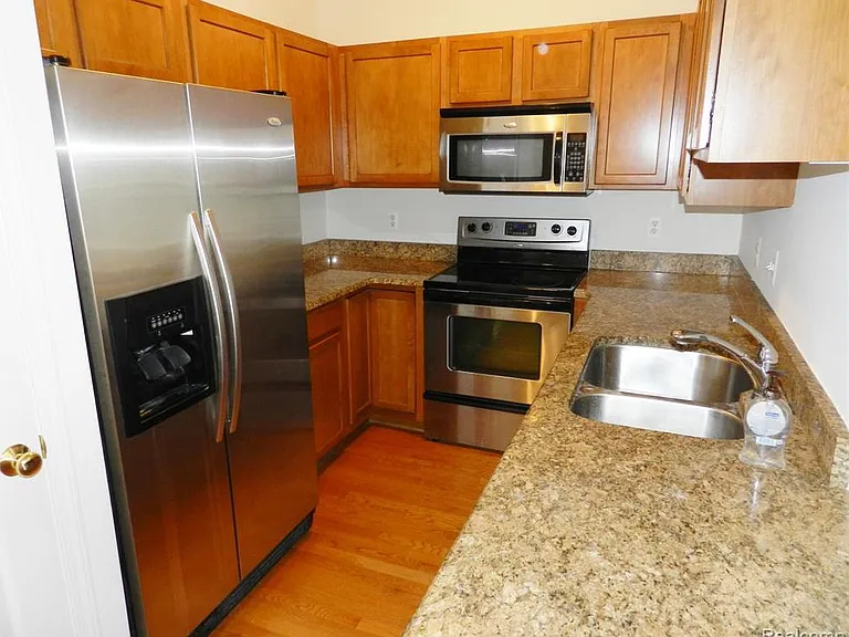 41576 Hamlet Ln — Photo 5
