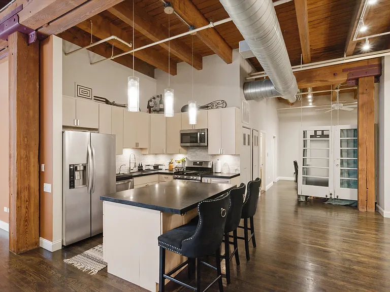 1727 S Indiana Ave #214 — Photo 3