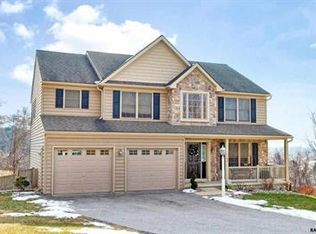 102 Fading Way, York, PA 17406