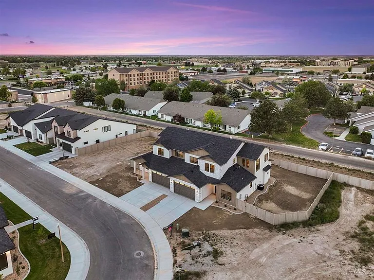 547 Canyon Falls Dr — Photo 44