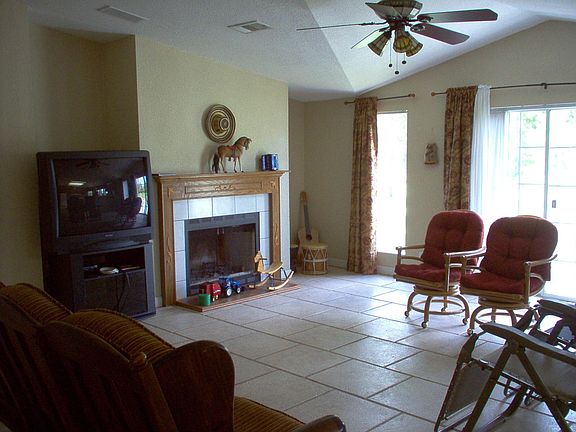 Family Room w/Fireplace
