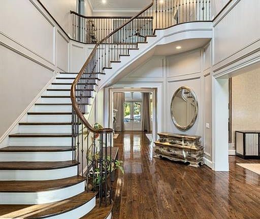 2nd image of 475 Heards Ferry Rd