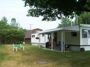 5670 Lakeview Dr, Port Hope, MI 48468