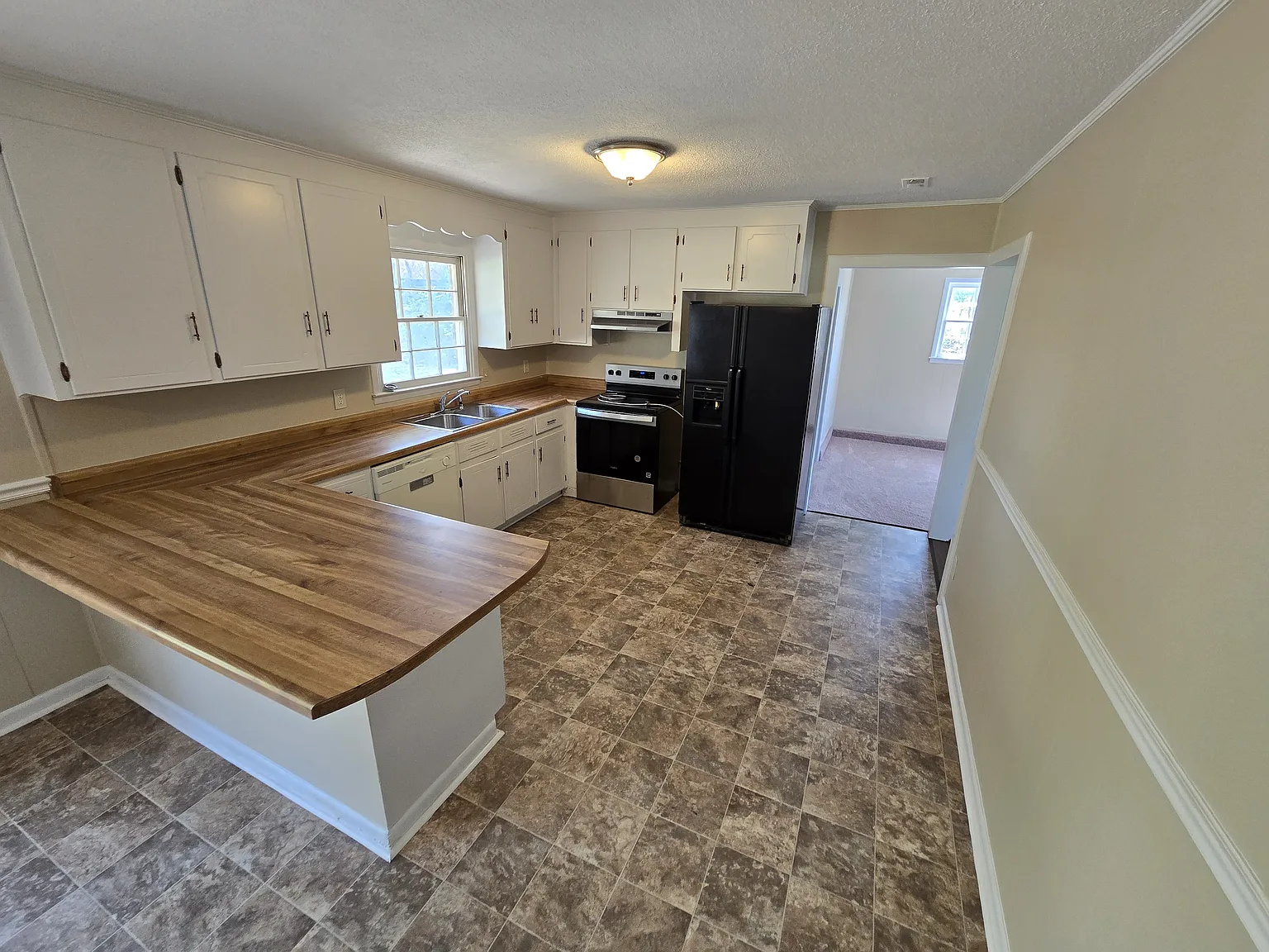 3 bed, 1656 sqft, $1,100 — Photo 4