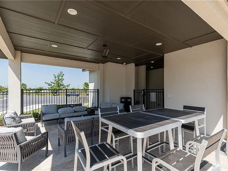 1321 Xavier Ave — Photo 26