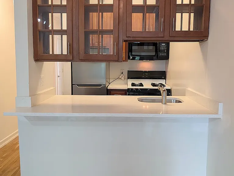 443 W 50th St #2W — Photo 1