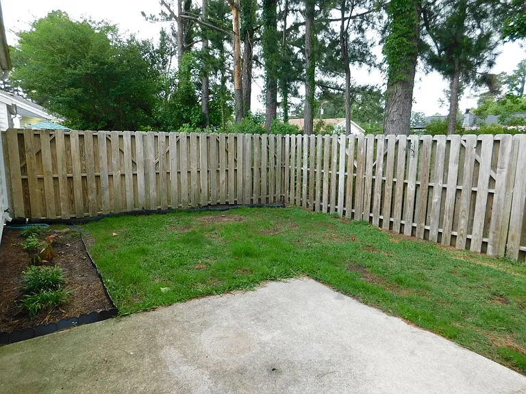 100 Christopher Ct — Photo 19