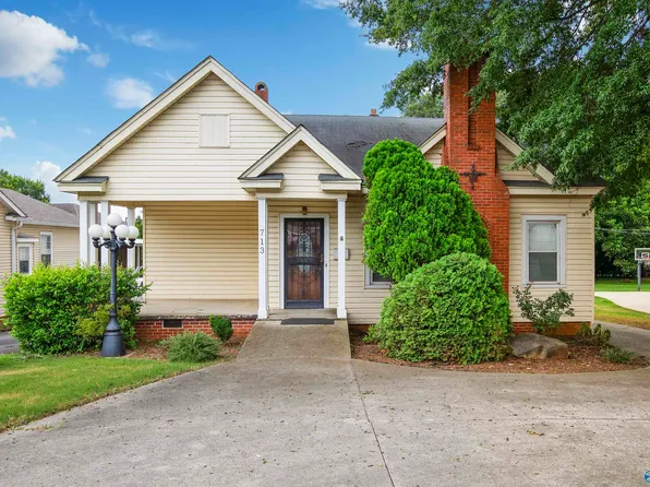 713 Blount Ave, Guntersville, AL 35976