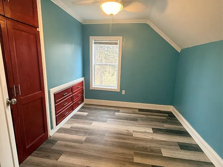 385 Whittemore St — Photo 6