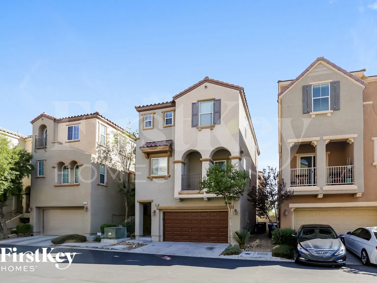 3 bed, 3.5 bath, 1977 sqft, $2,600 — Photo 2