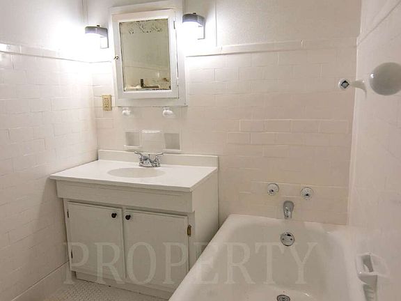 4th image of 715 W 6th St