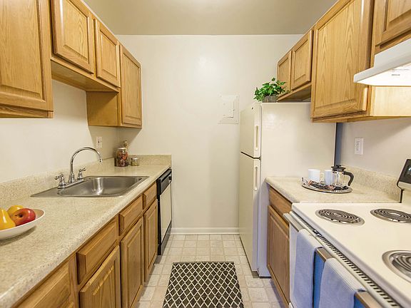 2nd image of 2960 Birch Hollow Dr #2924-2A