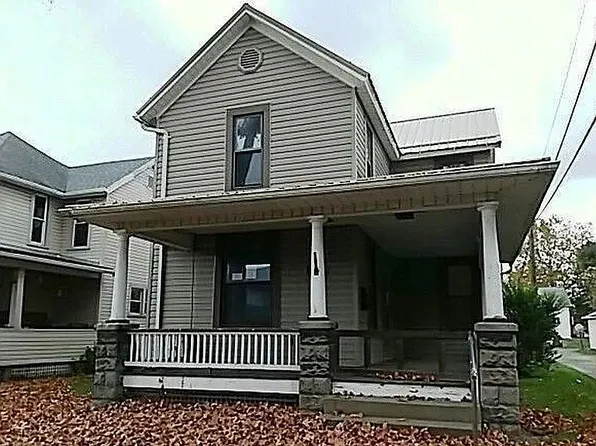 349 S 9th St, Coshocton, OH 43812