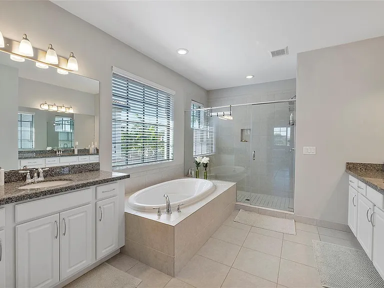 11036 Meridian Dr N — Photo 27