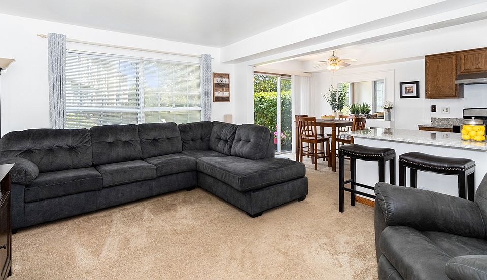 33 E Shag Bark Ln, Streamwood, IL 60107 MLS 11793389 Zillow