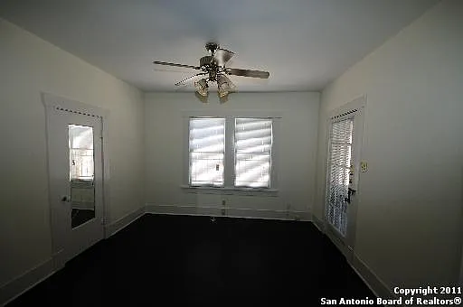 423 W Huisache Ave — Photo 7