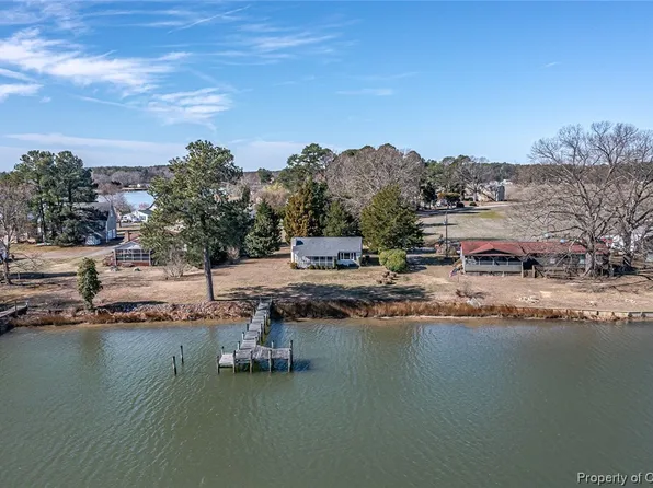 190 Neptune Ln, Hague, VA 22469