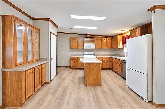 3 bed, 2.0 bath, 1600 sqft, $1,600 — Photo 3