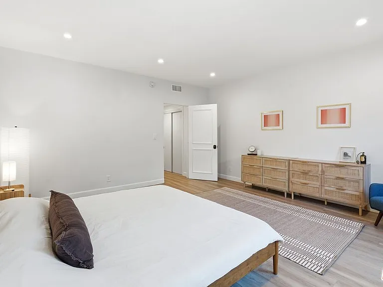 324 S Elm Dr #101 — Photo 16
