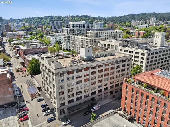 1314 NW Irving St APT 404, Portland, OR 97209