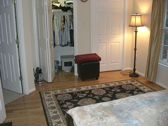 4th image of 1164 N Vernon St