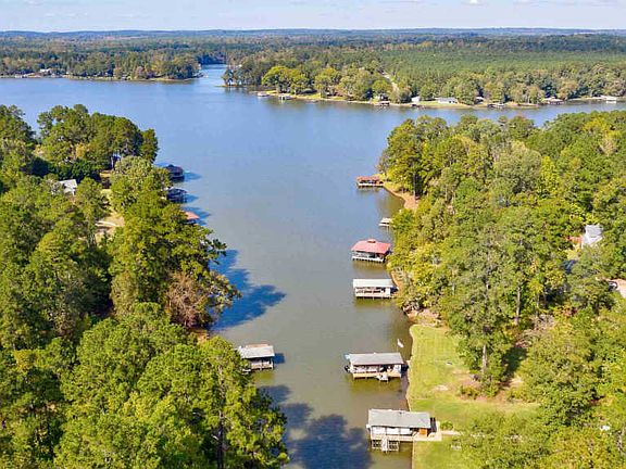 3rd image of 223 Dogwood Dr