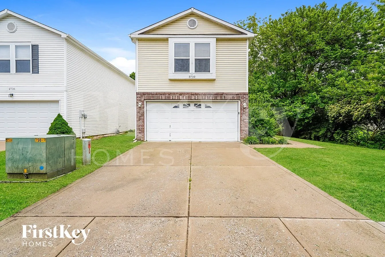 3 bed, 2.5 bath, 1977 sqft, $1,955 — Photo 1