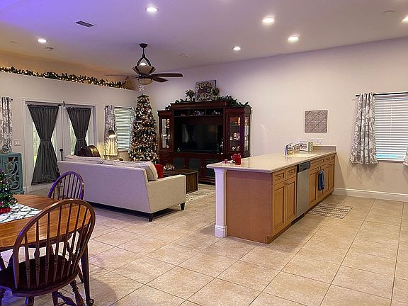5th image of 4128 Rolling Hill Dr
