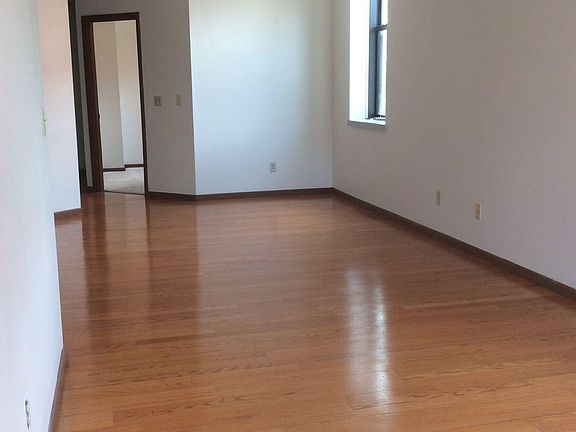 4th image of 401 S Gilbert St APT 204