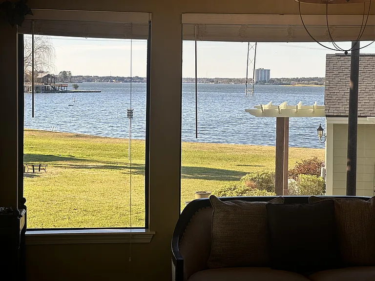 April Point Dr N — Photo 6