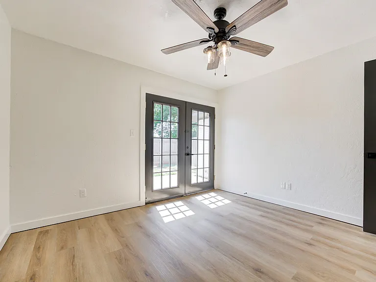 2212 Donna Dr — Photo 46