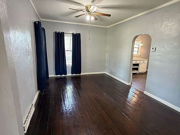 5th image of 404 N Custer St
