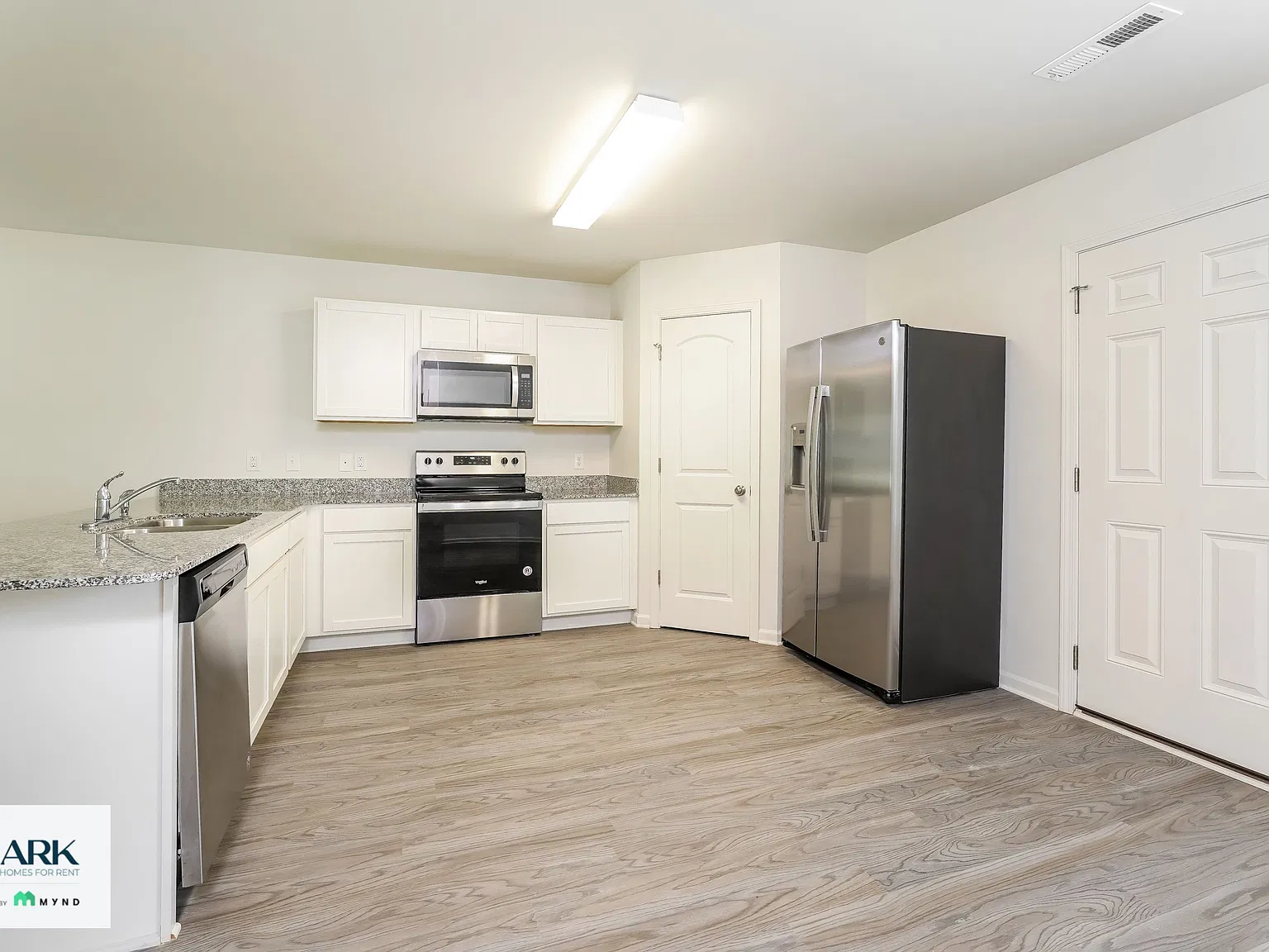 4 bed, 3.0 bath, 1811 sqft, $2,024 — Photo 4