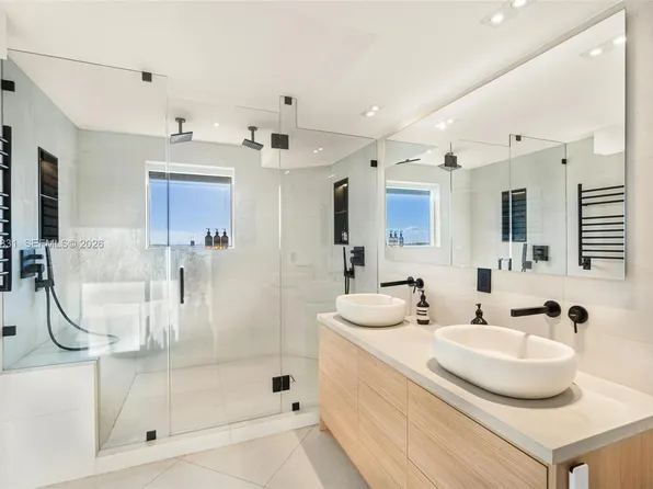 16485 Collins Ave APT 2438, Sunny Isles Beach, FL 33160