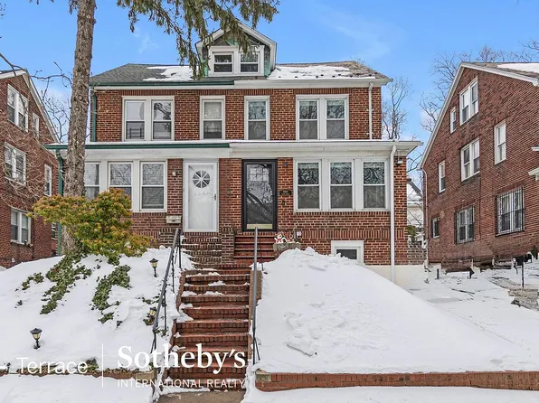 99-18 Ascan Ave, Forest Hills, NY 11375