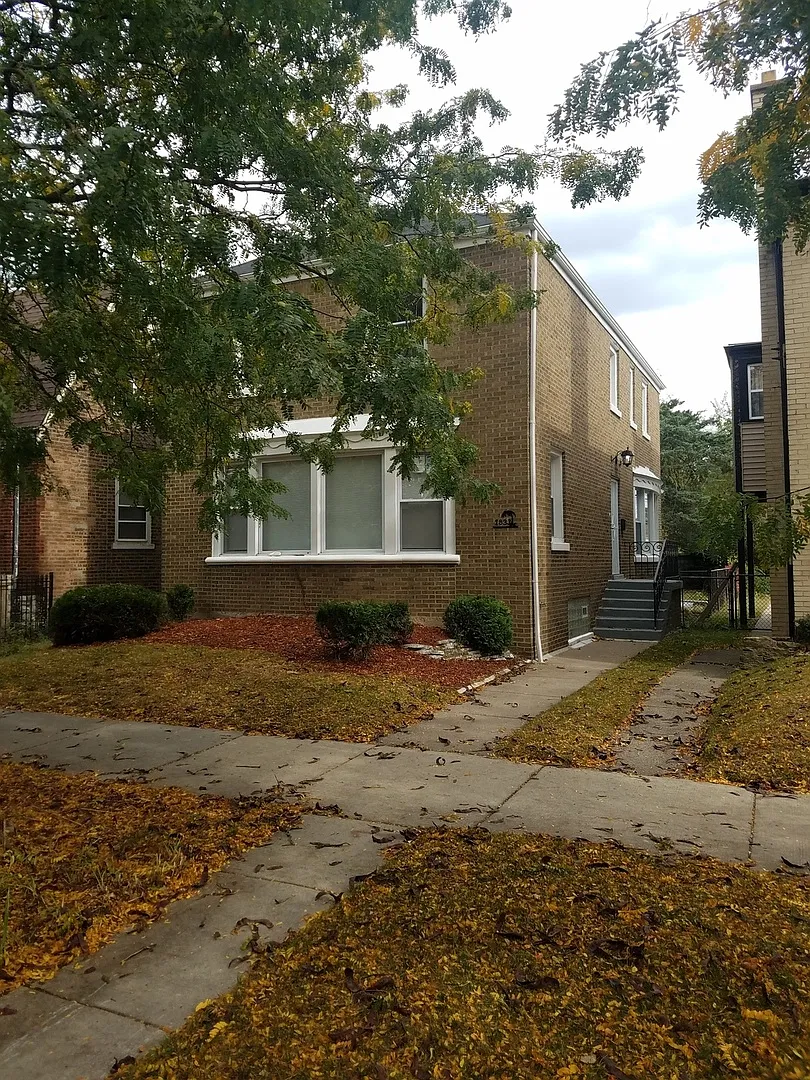 7823 S Luella Ave photo 1