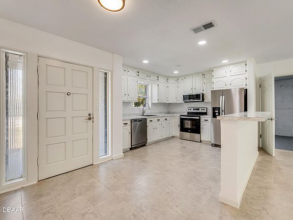 5th image of 645 Magnolia Ave