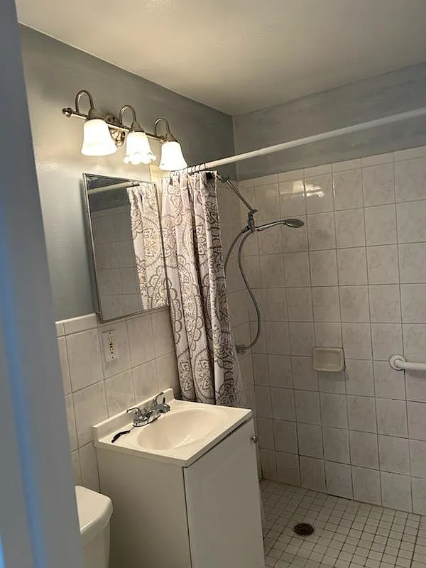 6024 W Clifton St — Photo 4