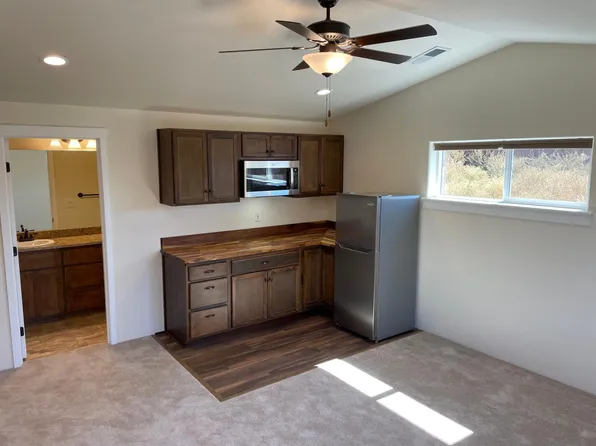 695 Nottingham Ter, Eagle Point, OR 97524