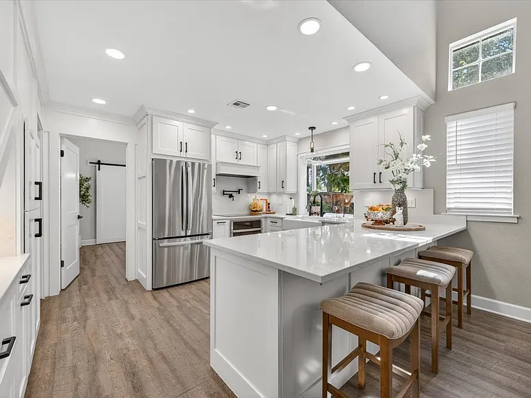 7878 N Meridian Ave — Photo 8