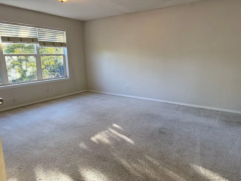 184 SW 105th Ter — Photo 29