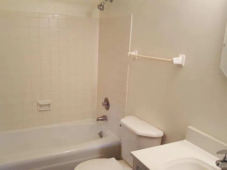 1310 E Kilbourn Ave — Photo 11