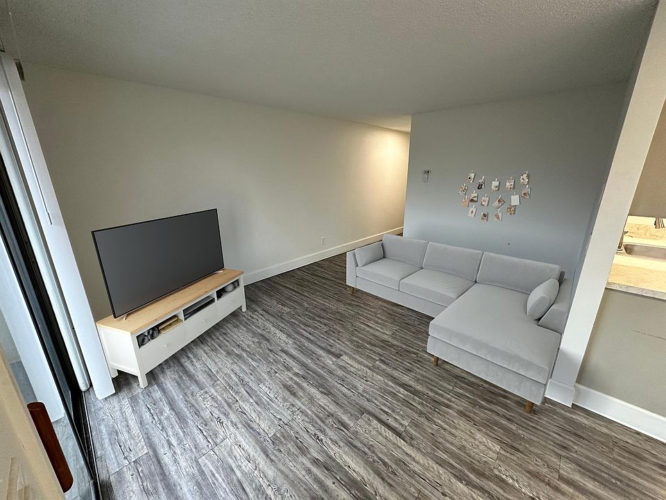 1st image of 230 E 7th Ave APT 10