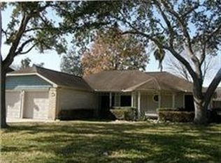 517 Country Ln, League City, TX 77573